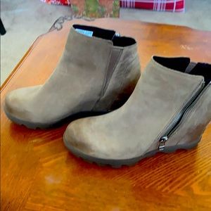 WOMEN'S JOAN OF ARCTIC™ WEDGE II ZIP BOOTIE